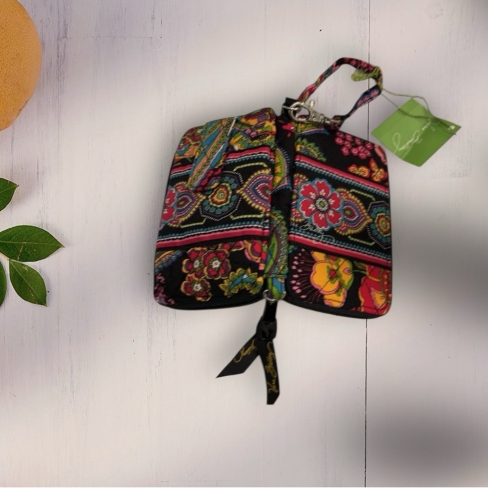 Vera Bradley NWT Carry It All Wristlet - Picture 7 of 7
